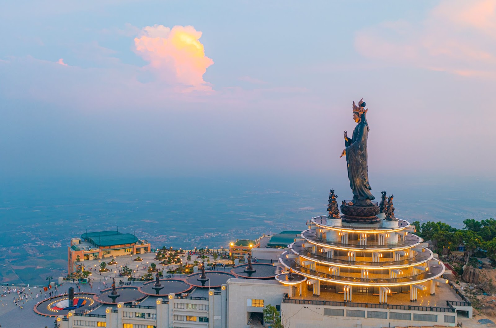 The sacred Statue of the Goddess of Mercy Tay Bo Da Son is located on the mountaintop.