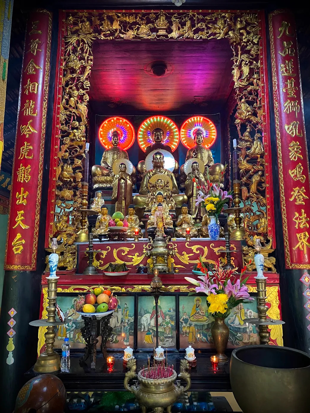 System of rare Buddha statues with historical value.