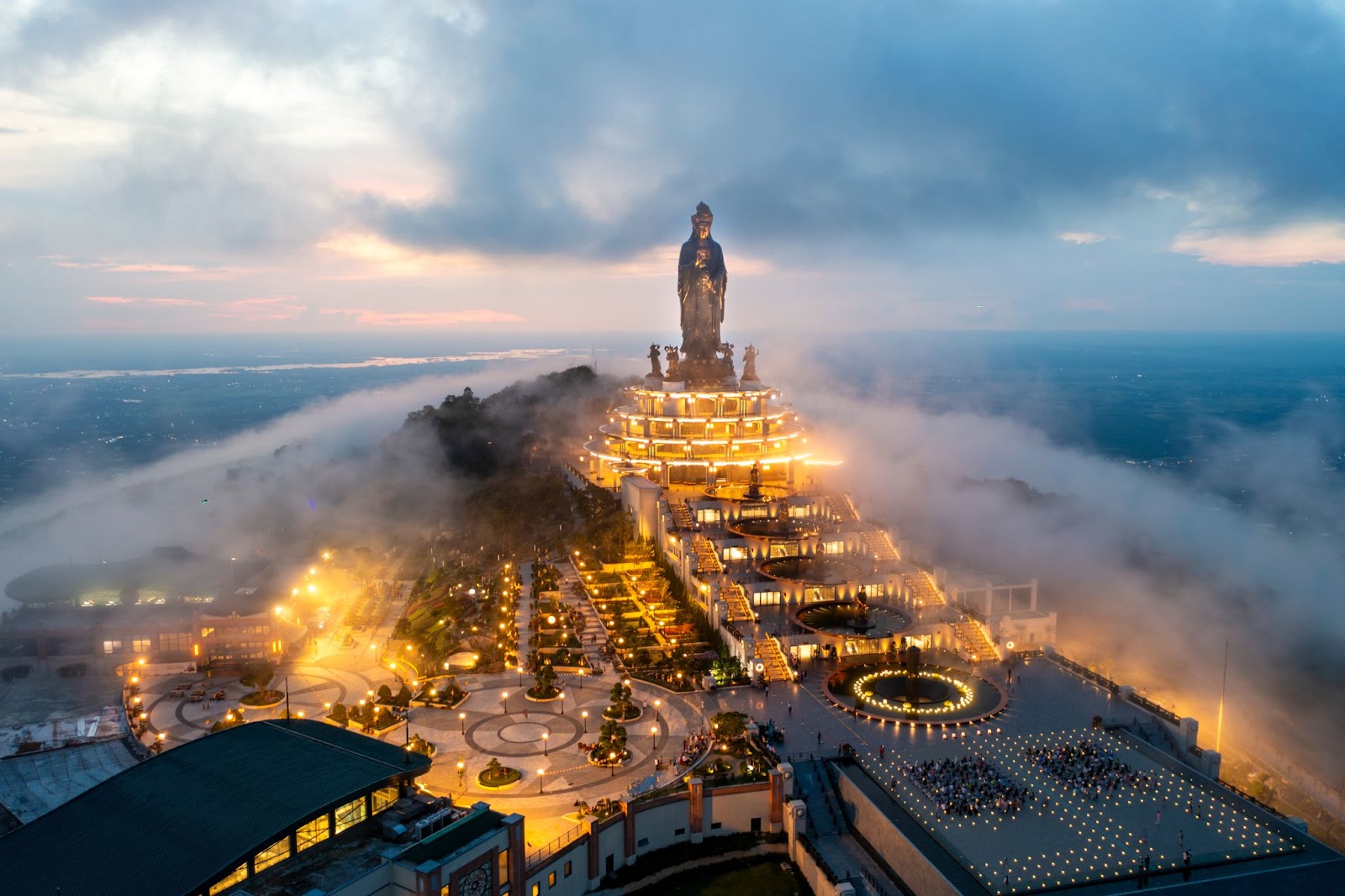 The beauty of the spiritual cultural complex Sun World Ba Den Mountain on the mountaintop.