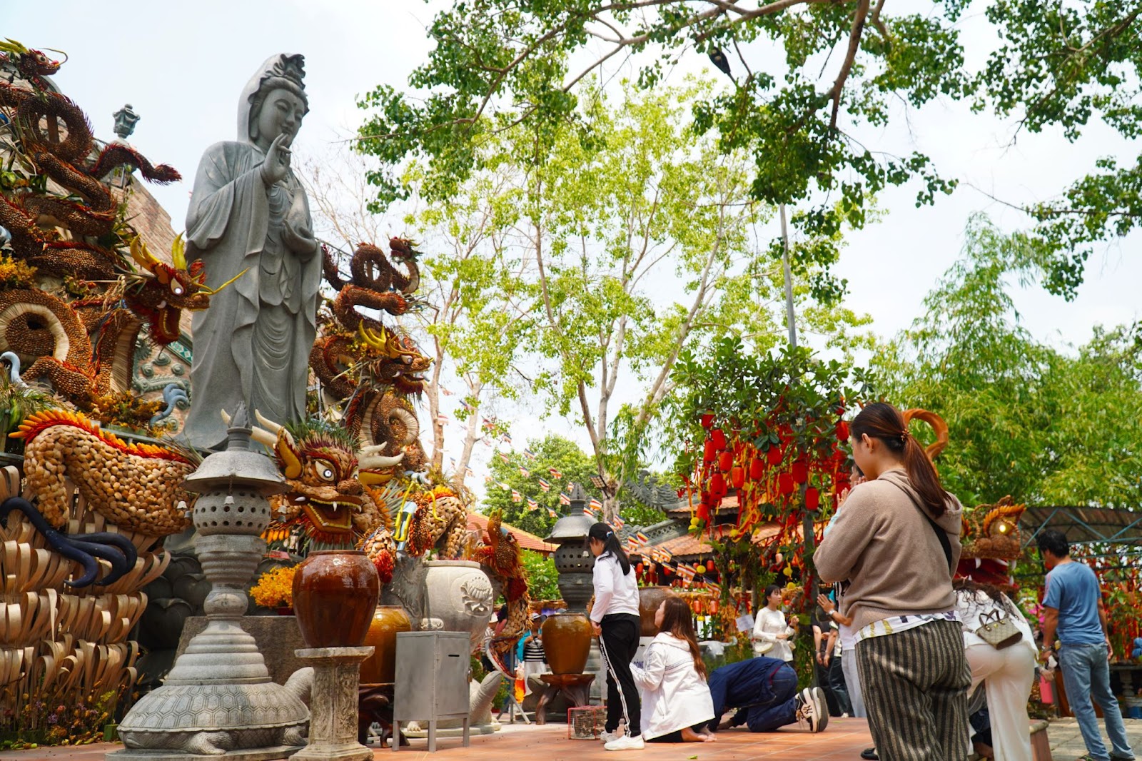 Go Ken Pagoda is visited by many tourists for pilgrimage and worship. 