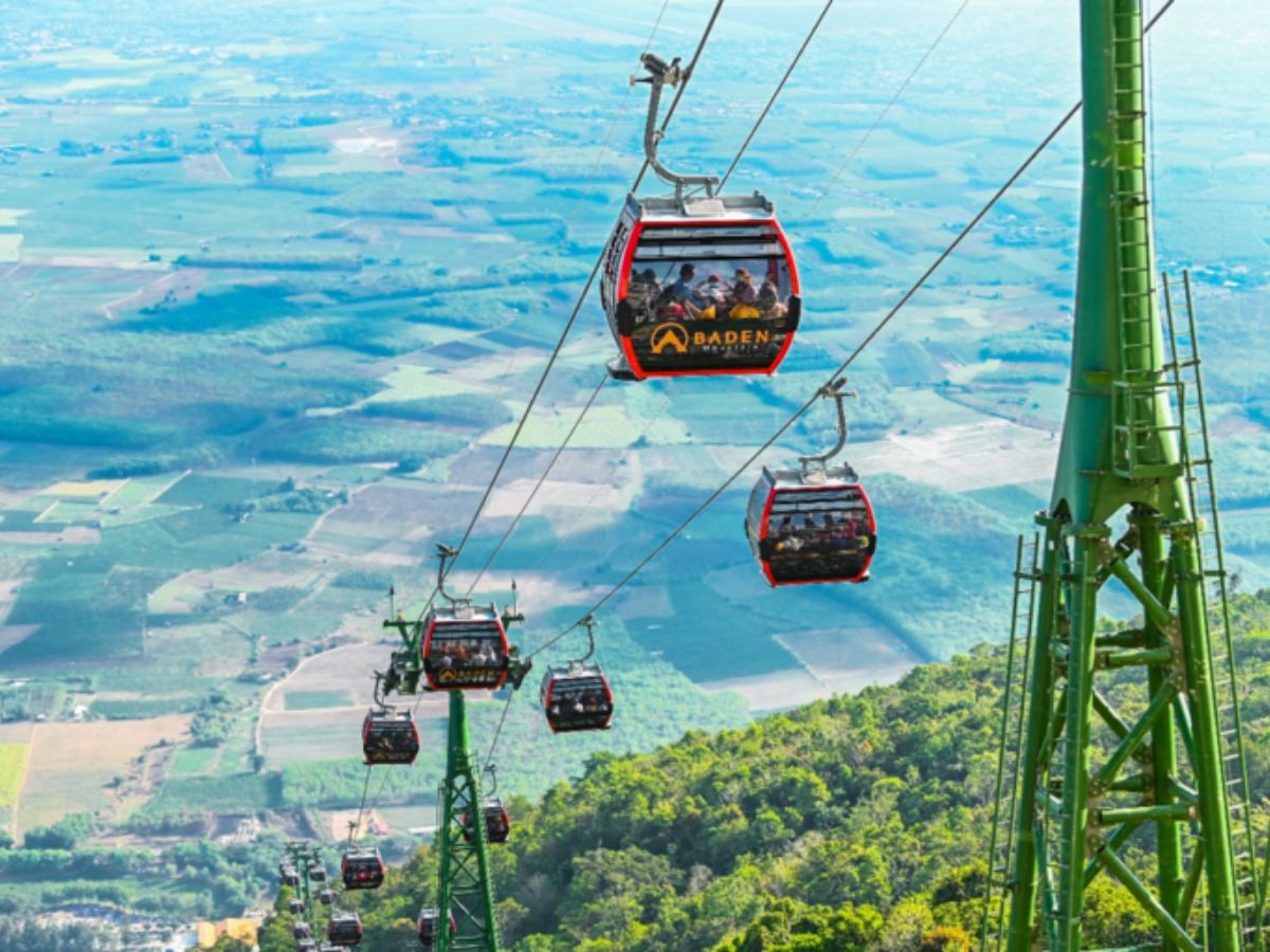 Kết hợp khám phá vườn trái cây và hệ sinh thái Sun World Ba Den Mountain.