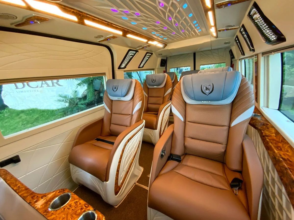 Traveling by bus from Ho Chi Minh City to Moc Bai border gate takes 2 to 2.5 hours. 