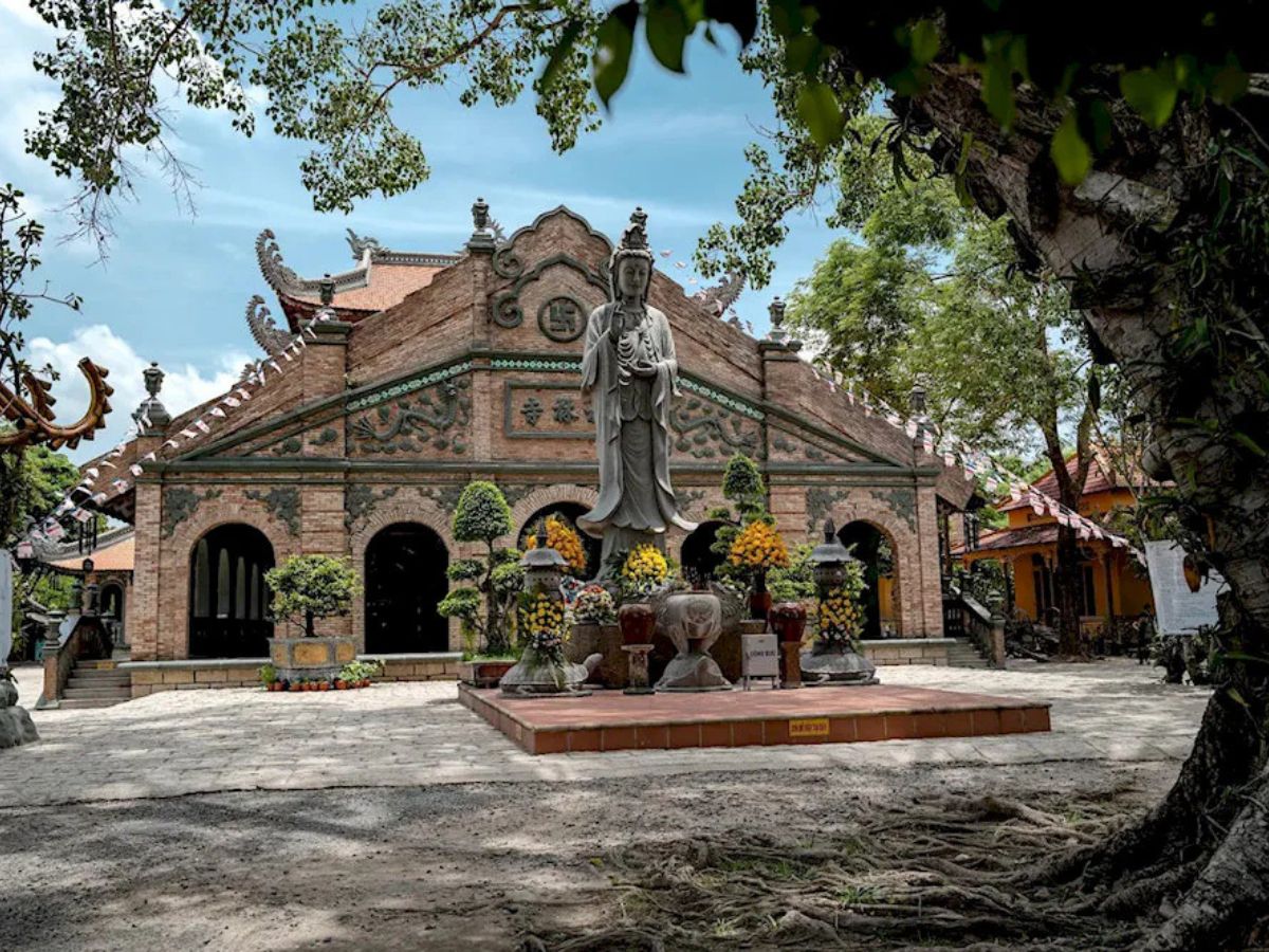 Kiến trúc chùa Gò Kén (Tây Ninh) cổ kính hơn 100 tuổi. 