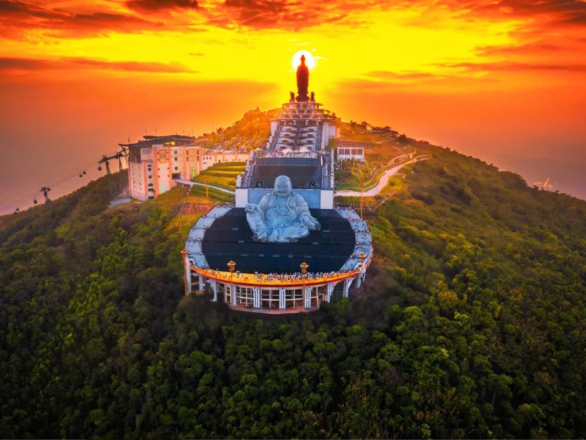 Kết hợp chiêm bái chùa Gò Kén (Tây Ninh) và hệ thống chùa trên núi Bà Đen. 