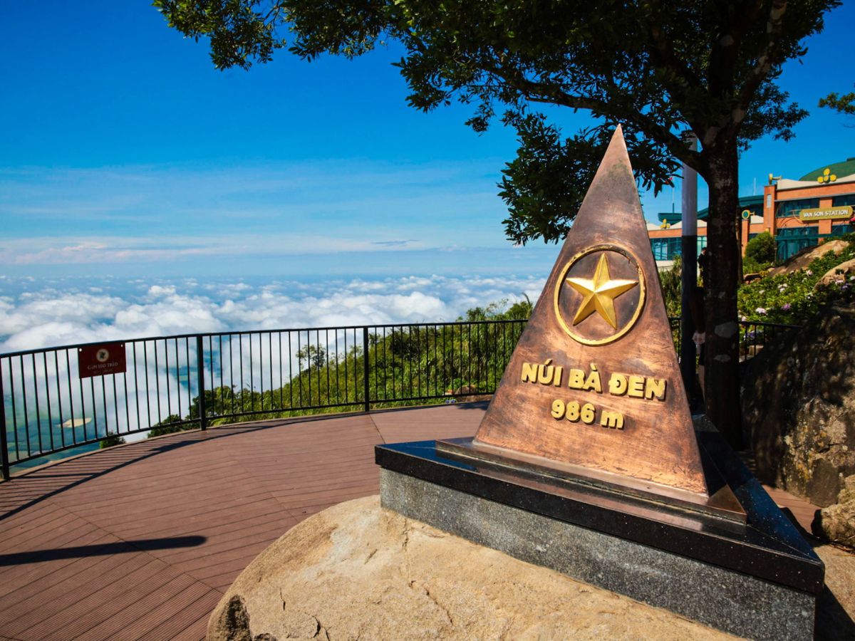 Ba Den Mountain, 986m high, is a tourist attraction.