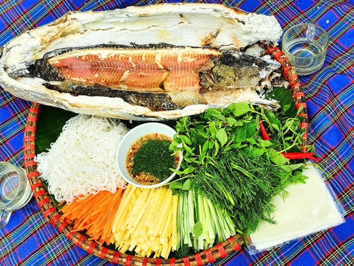 Ẩm thực địa phương bên bờ hồ Dầu Tiếng (Tây Ninh). 