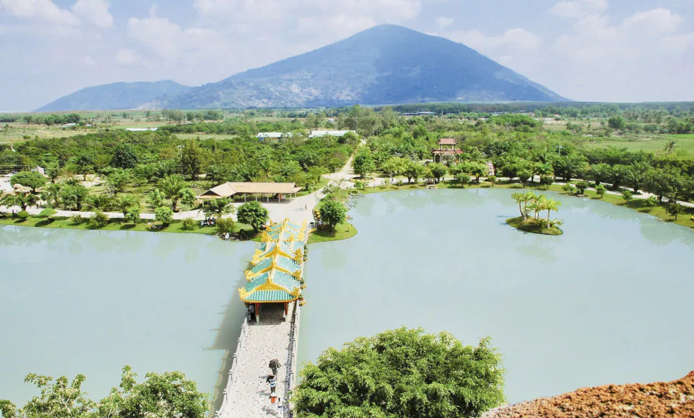 Khu du lịch là điểm hẹn cuối tuần dành cho các gia đình. 