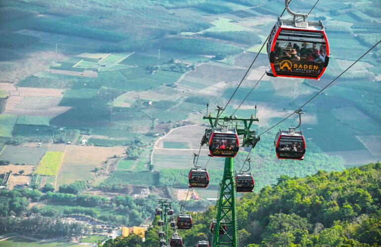 A short experience with a panoramic view thanks to the modern cable car.