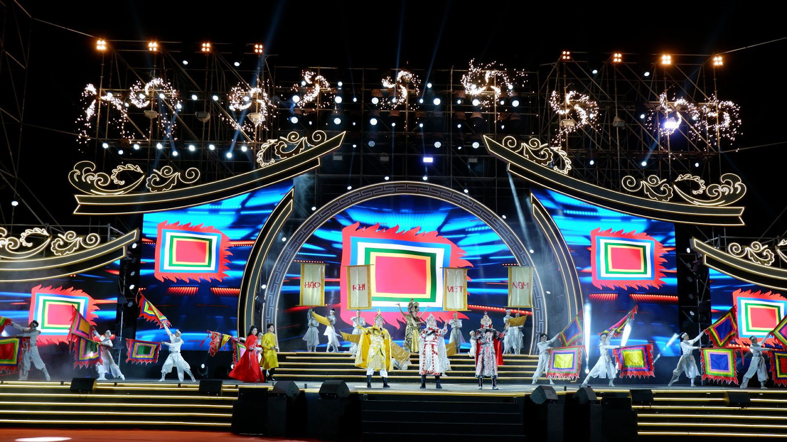 Cultural performance at the Ba Den Mountain spring festival. 