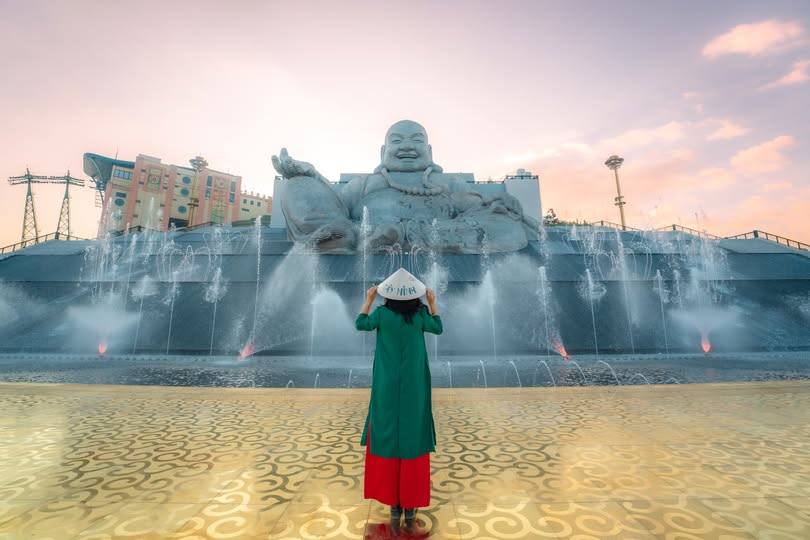 The smiling Maitreya Buddha statue on Ba Den Mountain. 