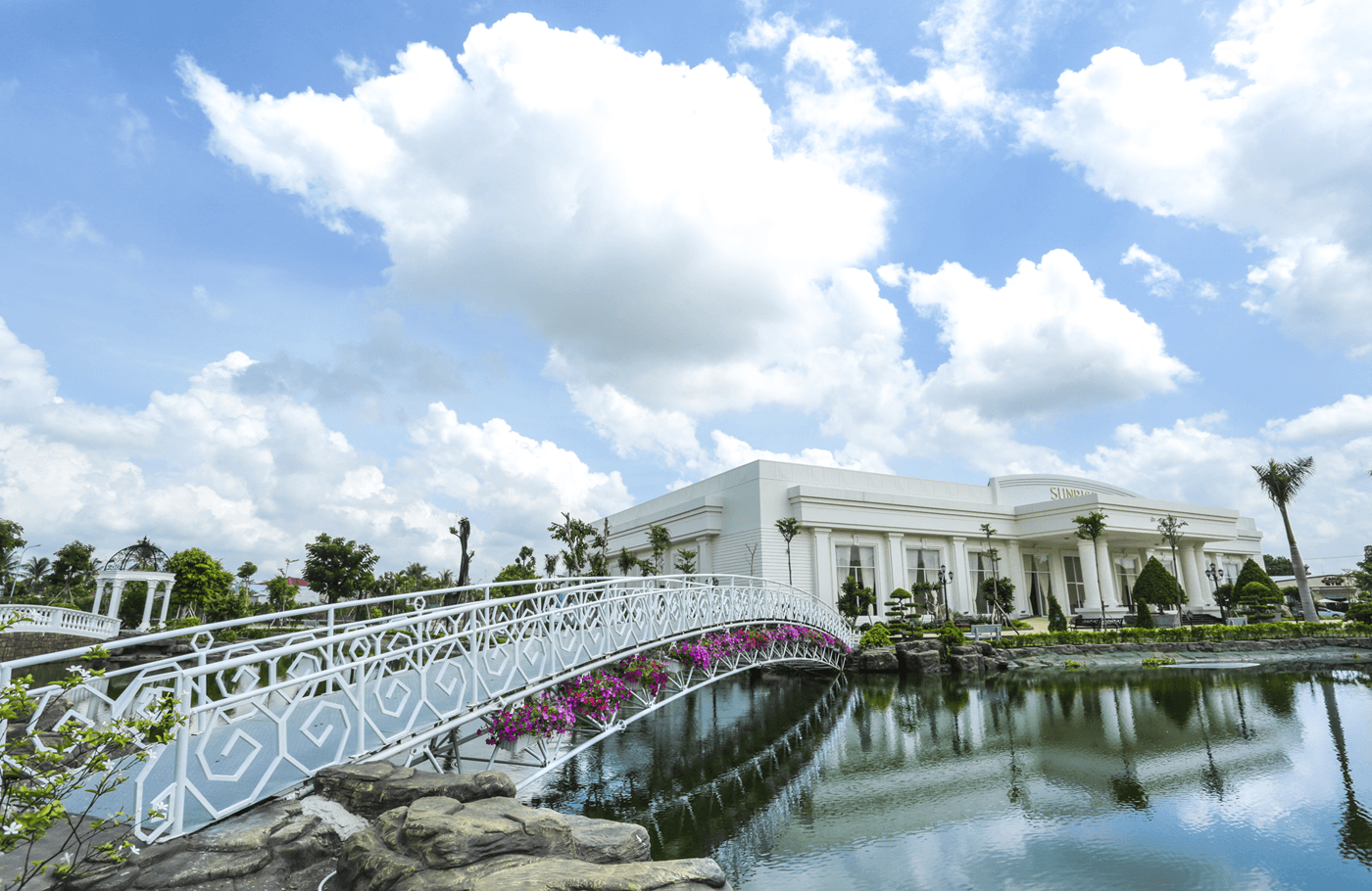 Trung tâm tổ chức sự kiện và tiệc cưới Sunrise.