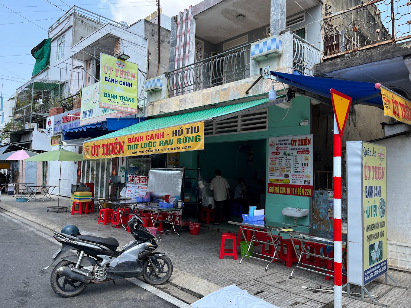 An affordable banh canh eatery loved by many.