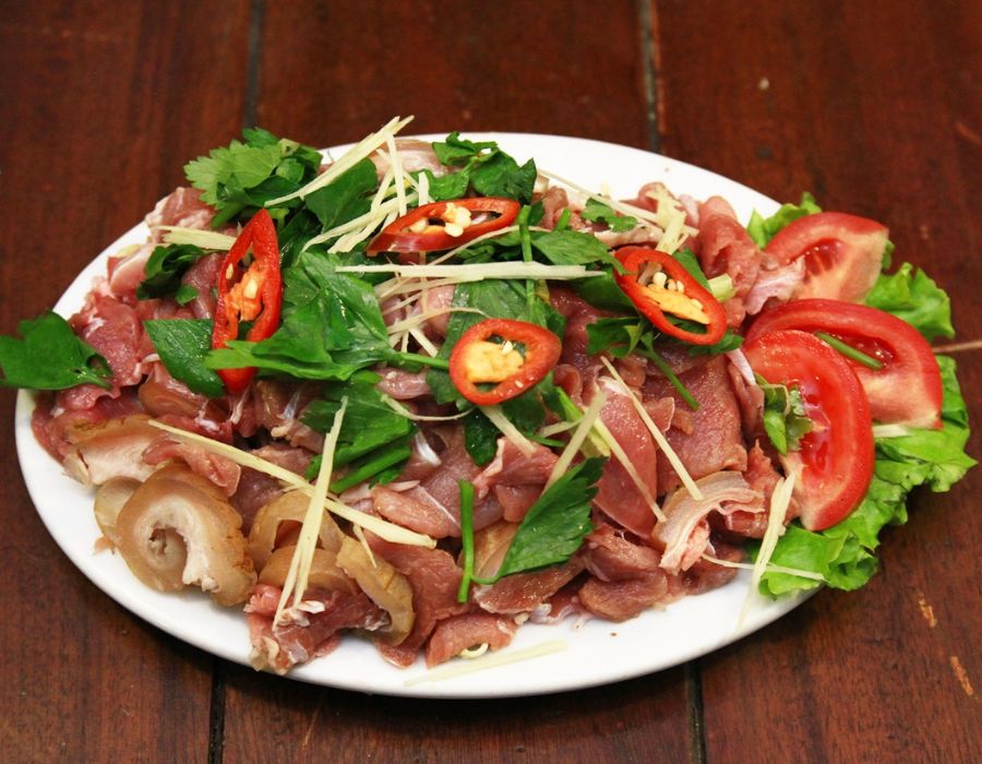 Fresh young beef is carefully selected to build the reputation for Nhat Truong young beef restaurant.