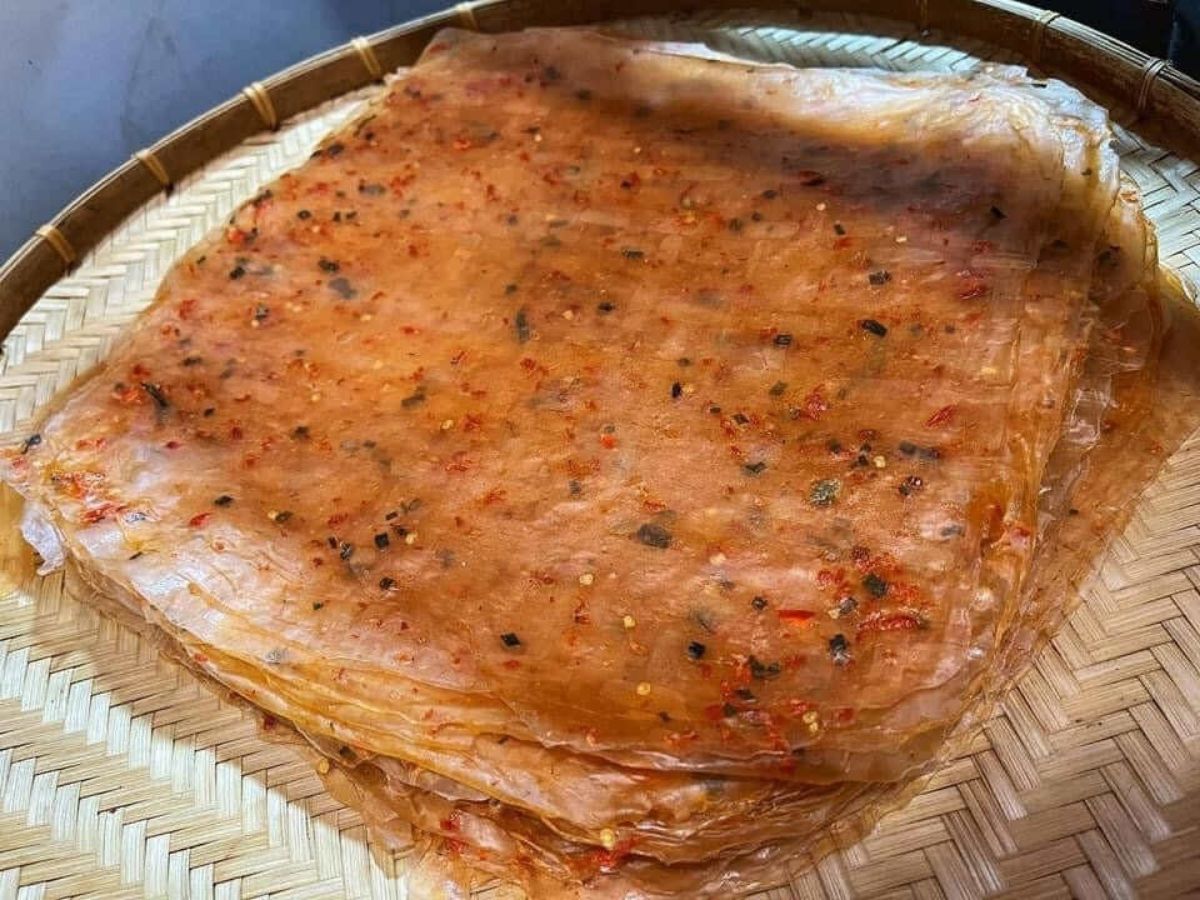 Spicy chewy rice paper originates from the traditional rice paper making craft of Tay Ninh.