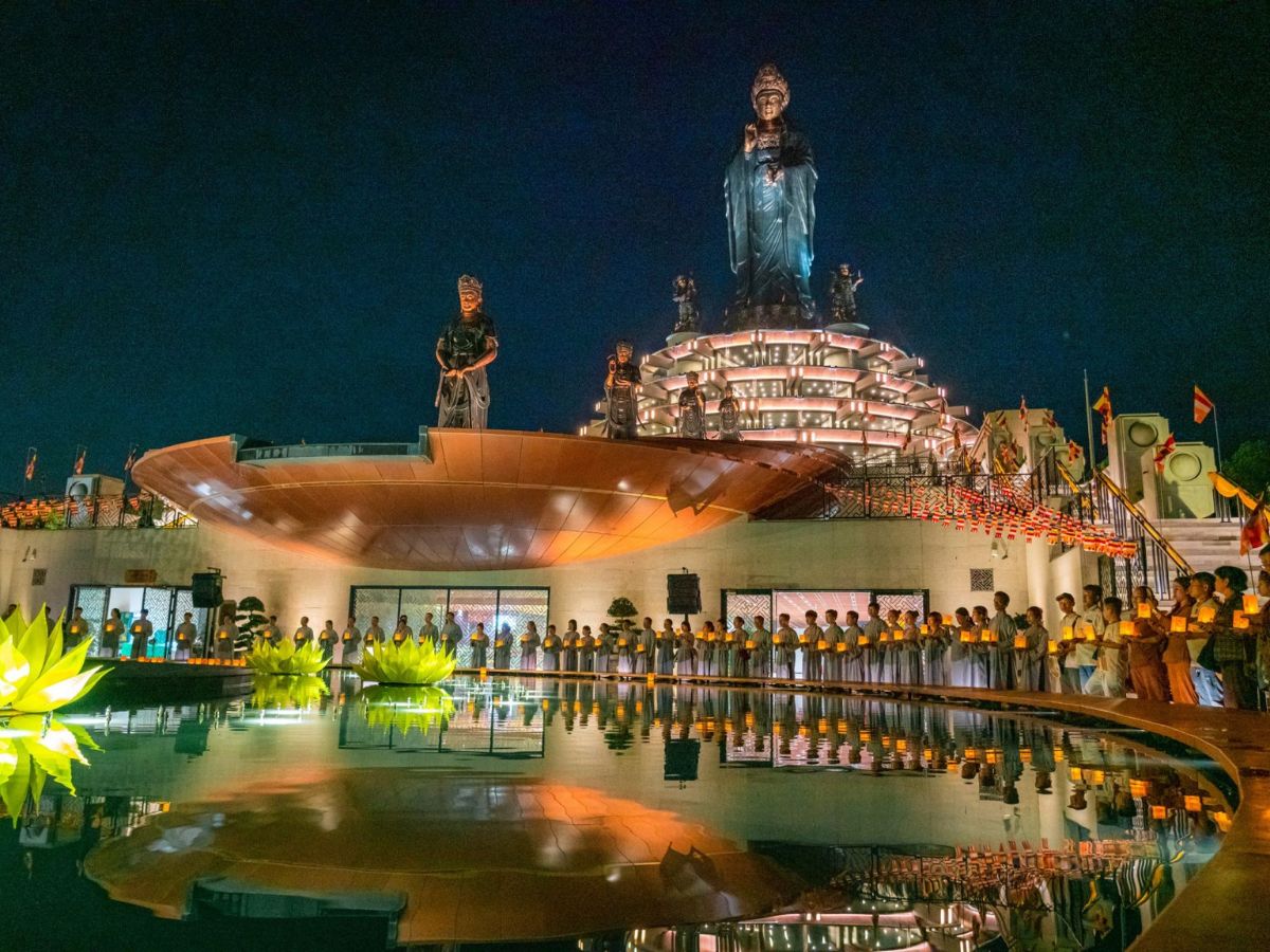 Gợi ý du lịch Tây Ninh và trải nghiệm ẩm thực địa phương với mắm tôm truyền thống.