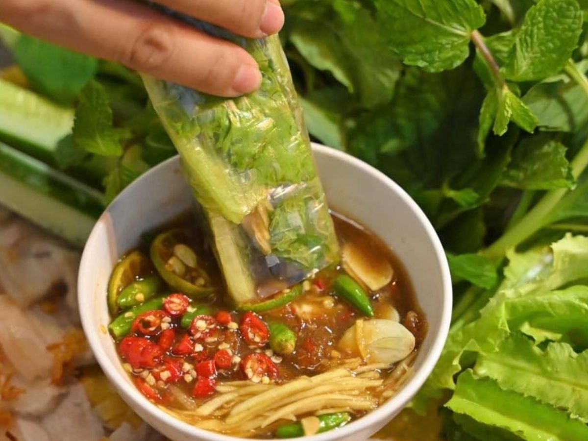 Mắm chua Tây Ninh lưu giữ hương vị của thiên nhiên và văn hóa của người dân địa phương. 