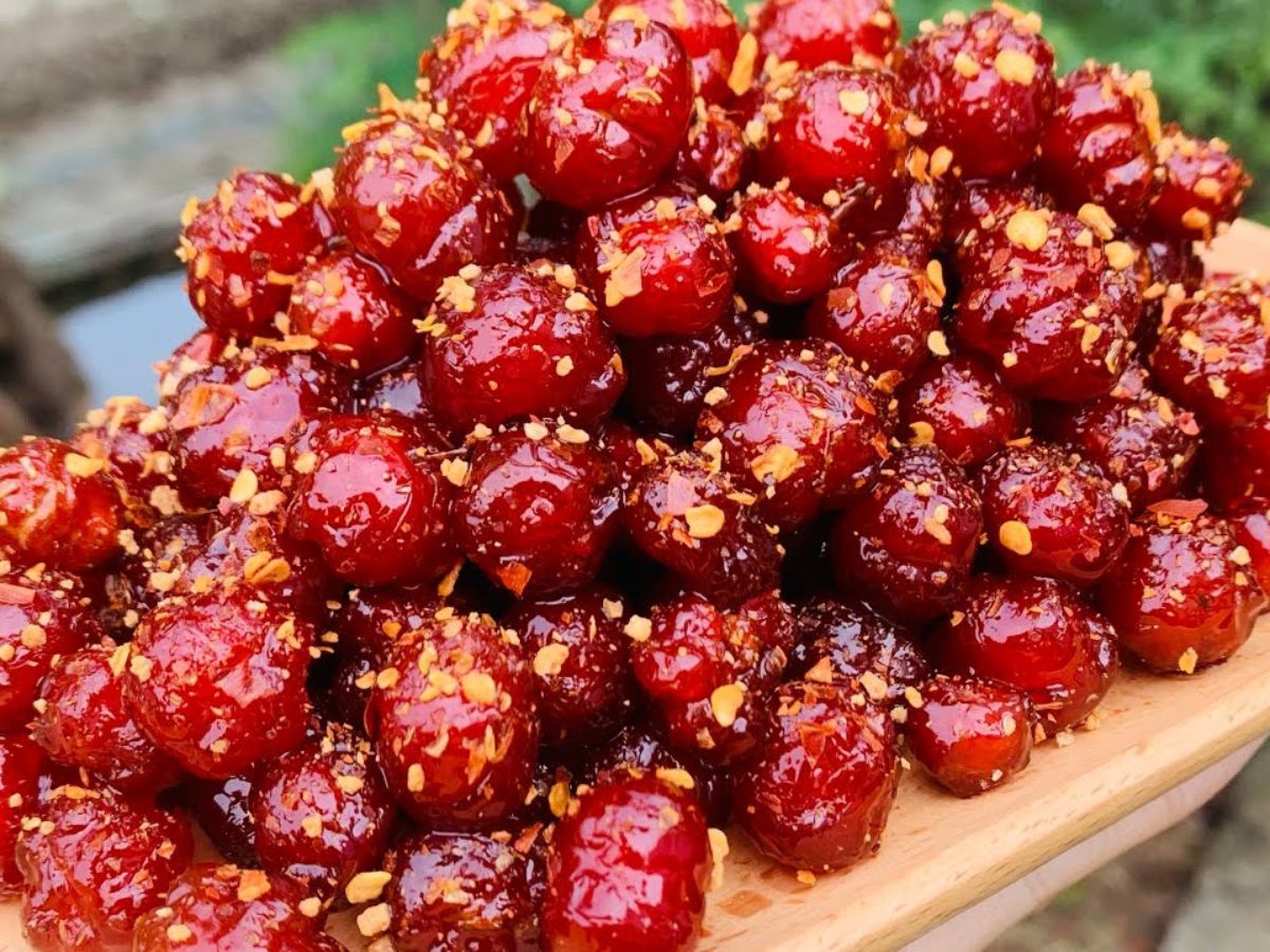 Buy Tay Ninh candied jujube from reputable establishments as gifts.