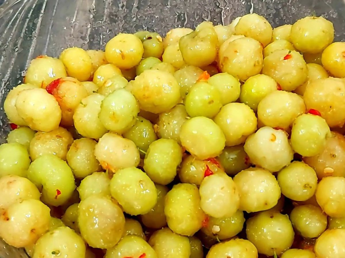 Ripe yellow chum ruot are the main ingredient to create the traditional jam.