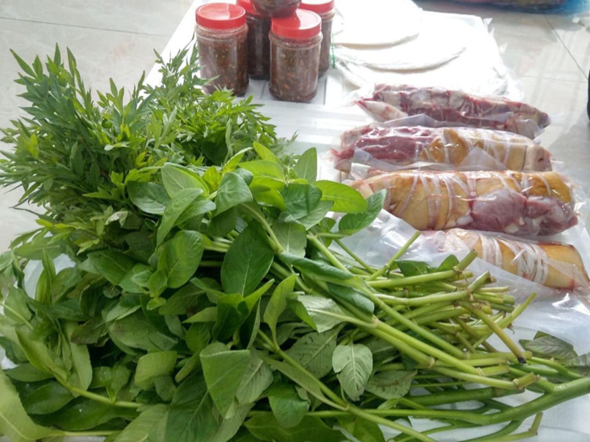 Tay Ninh wild vegetables are a specialty of the holy land.