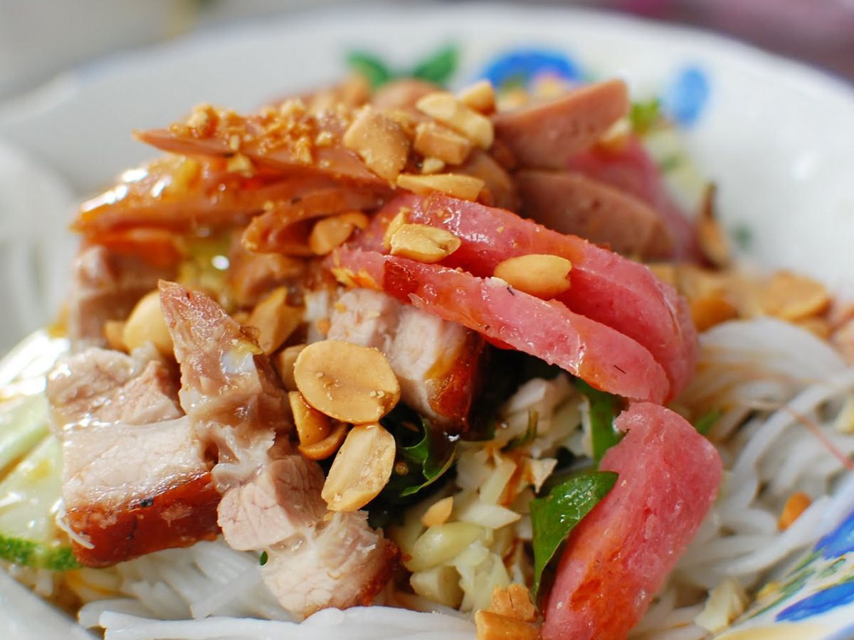 Nem bưởi Tây Ninh là món ăn vặt lành mạnh, đậm đà văn hóa bản địa.