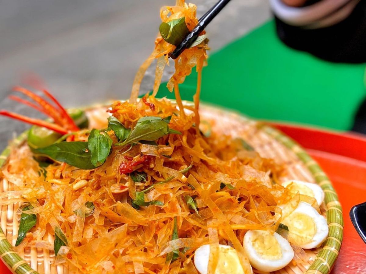 Bánh tráng trộn Tây Ninh cuốn hút với nhiều biến tấu.