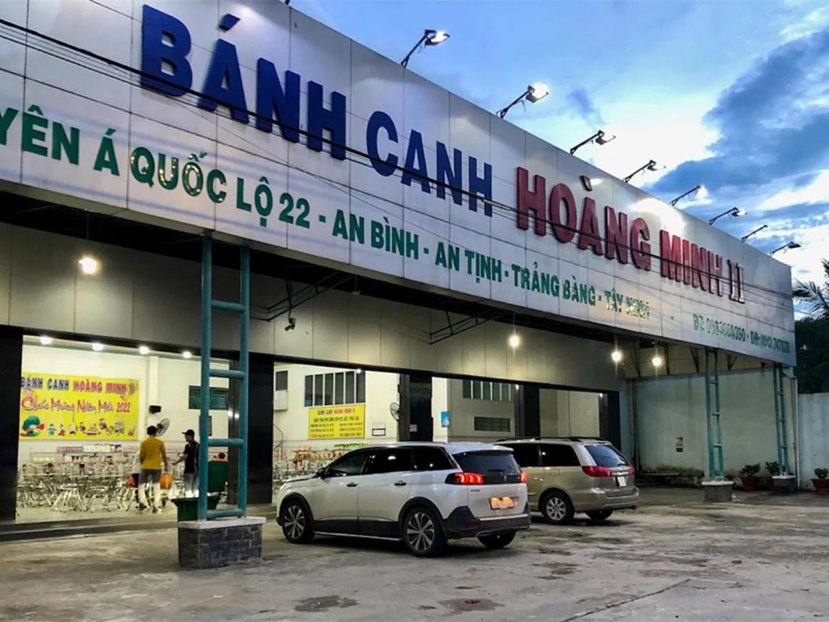 Bánh canh Hoàng Minh II sở hữu bãi để xe rộng rãi