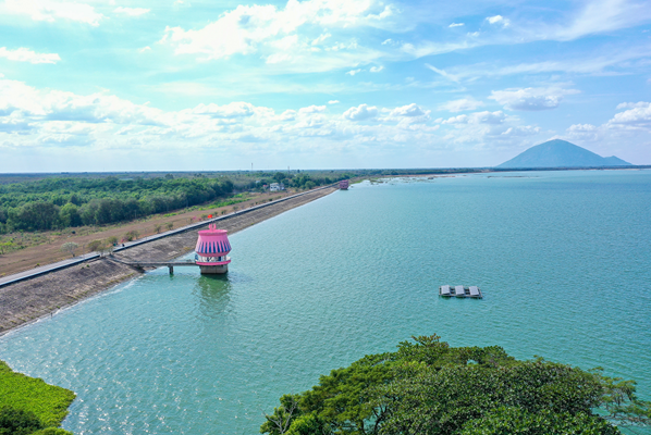 Dau Tieng Lake is a prominent picnic spot 