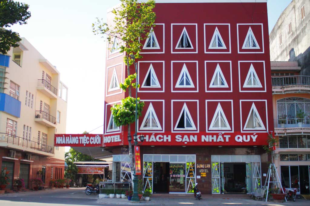 Hotel Nhat Quy possesses a unique architecture that attracts tourists