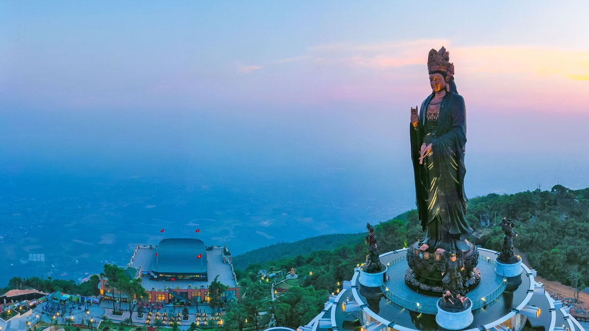 Statue of the Goddess of Mercy Tay Bo Da Son