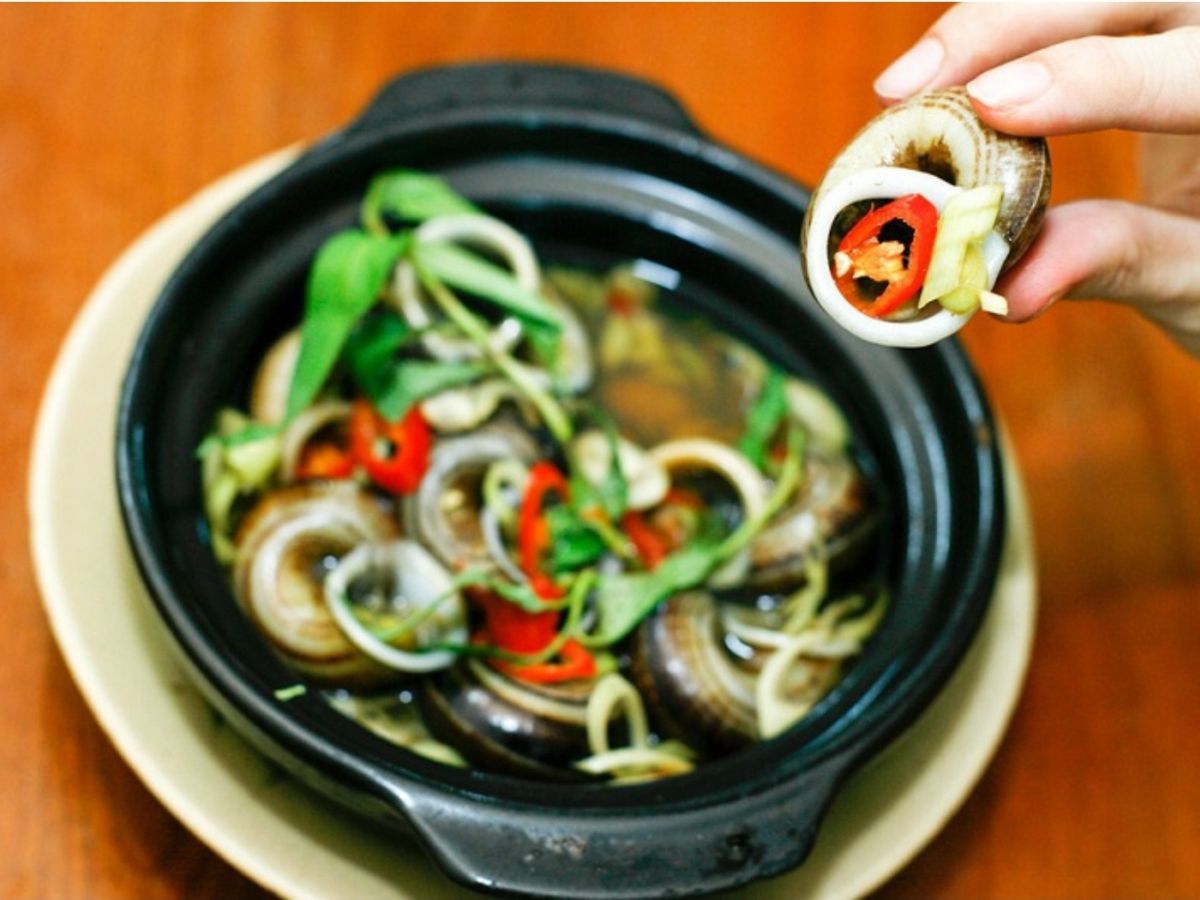 Tay Ninh mountain snails are processed into many dishes characteristic of the mountainous region.