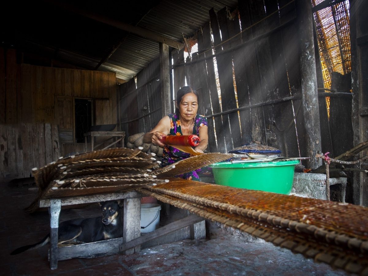 Tay Ninh grilled rice paper originates from the traditional rice paper making village of Trang Bang.