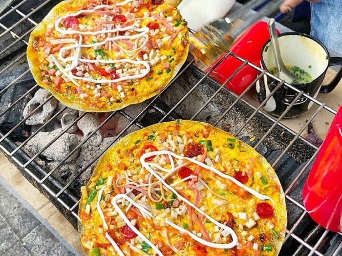 Grilled rice paper from Tay Ninh retains traditional characteristics, combining locally available ingredients.