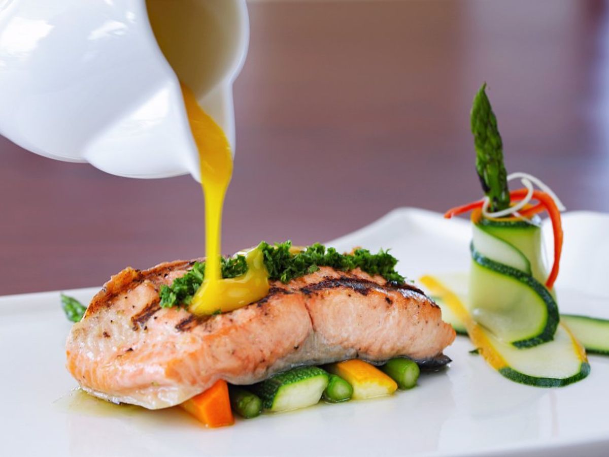 Have breakfast at Sunflower restaurant with a rich breakfast menu. 