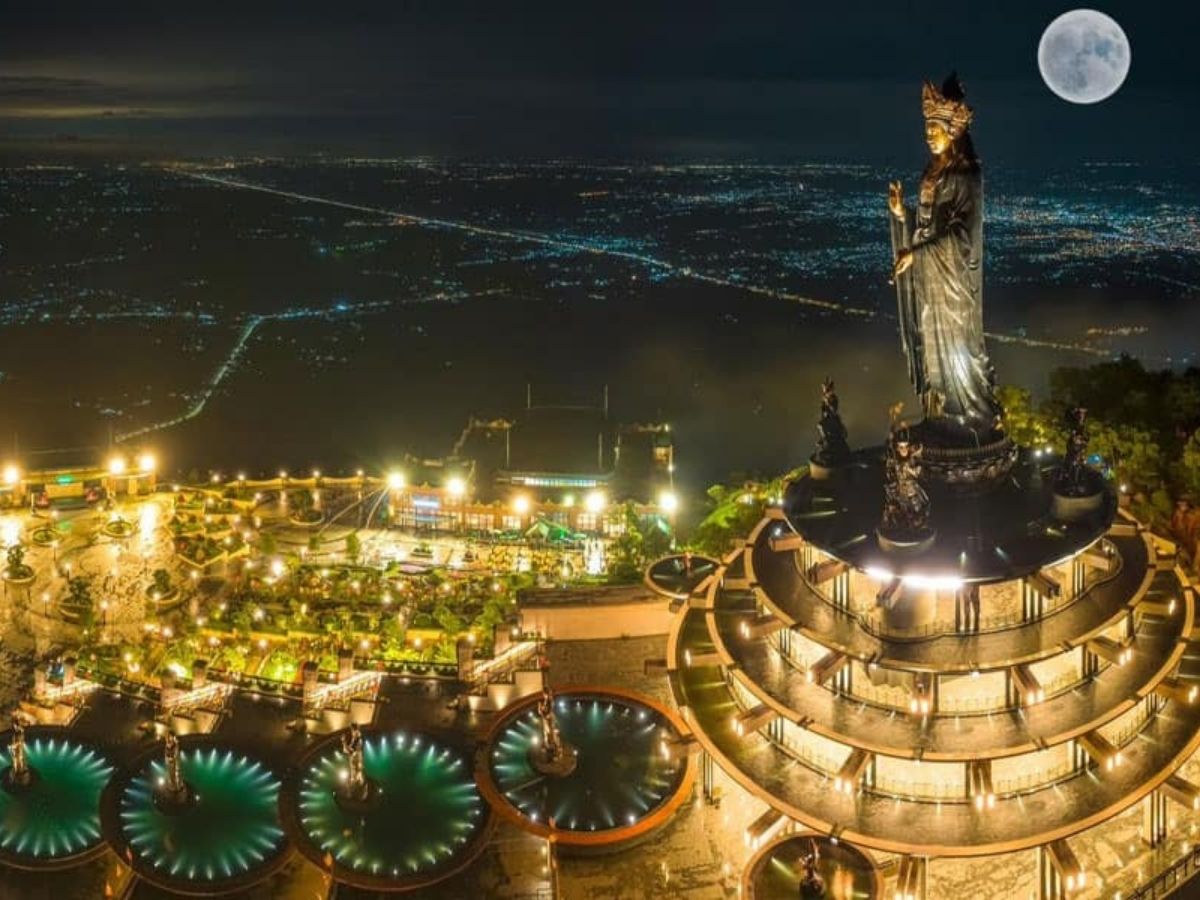 Thưởng thức ẩm thực và ngắm buổi tối đẹp trên núi Tây Ninh. 