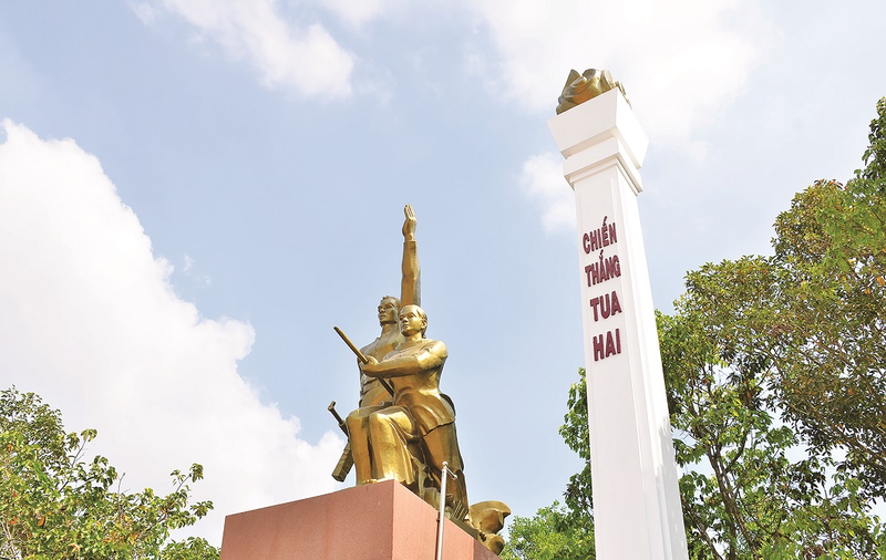 The Tua Hai Victory Monument is an important structure in Tay Ninh.