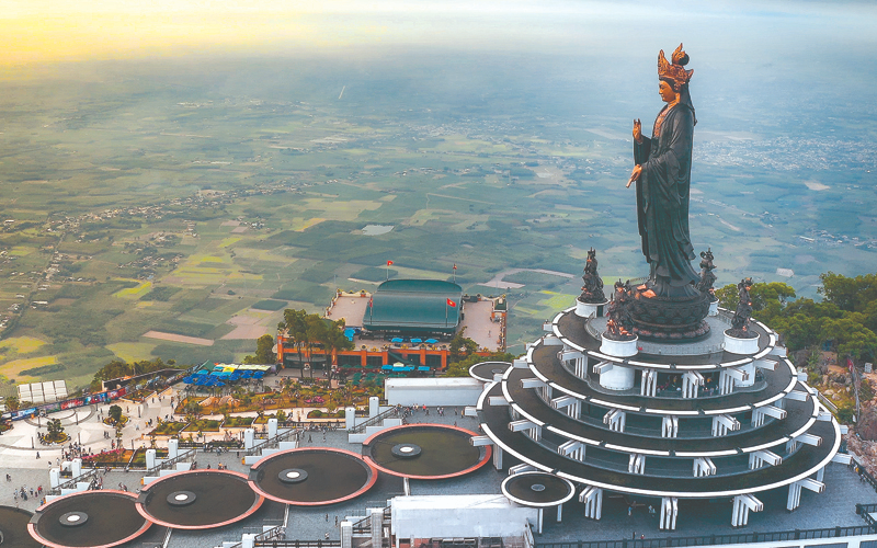 Statue of Lady Buddha Tay Bo Da Son from a bird's-eye view