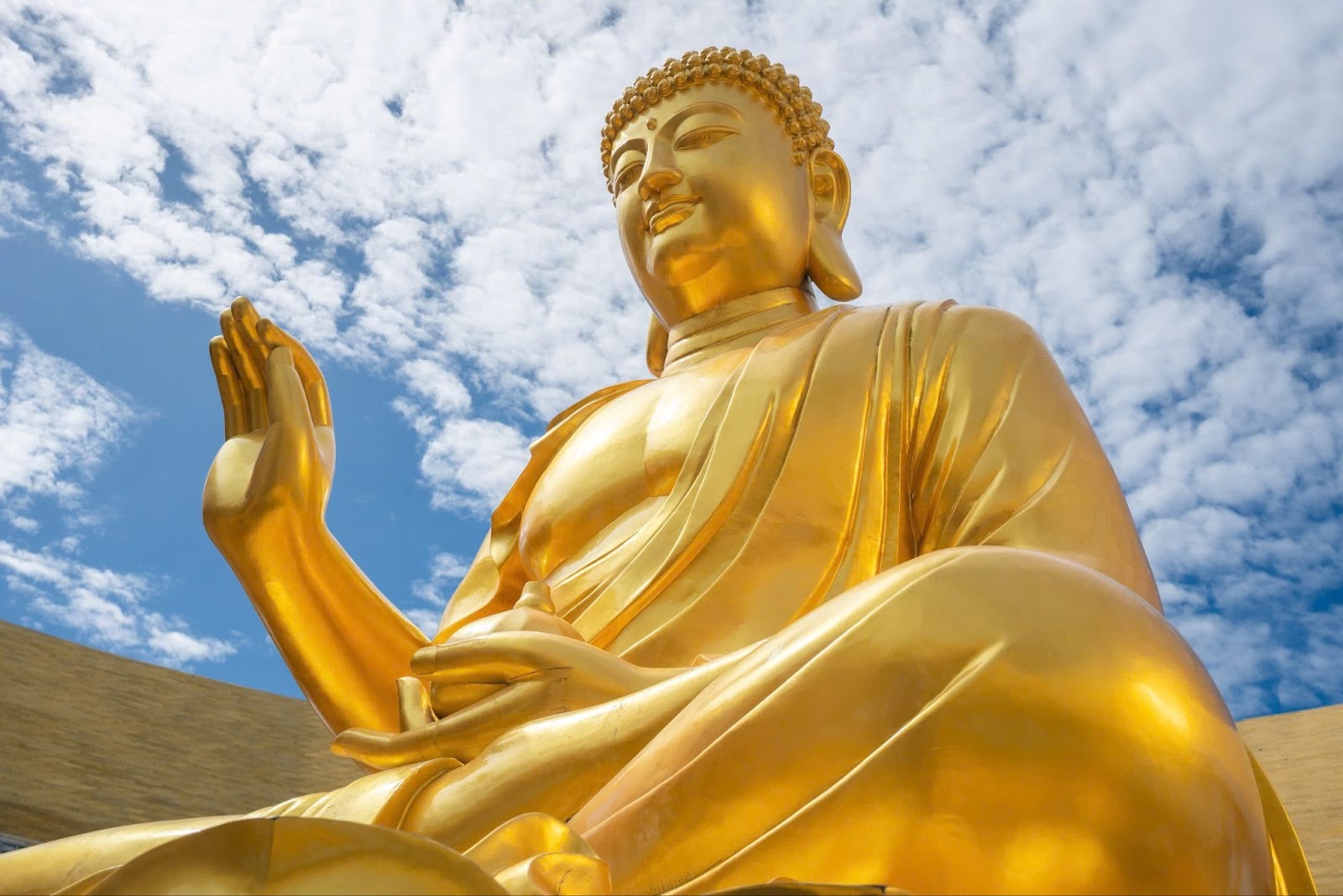 Tên gọi Tượng Phật Câu Na Hàm mang ý nghĩa về phẩm hạnh cao quý 