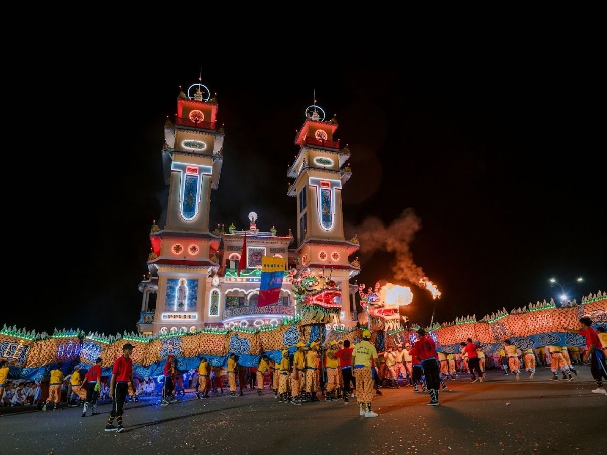 Lễ vía Đức Chí Tôn tổ chức tại Tòa Thánh Tây Ninh vào mùng 9 tháng Giêng quy tụ đông đảo tín đồ và du khách tham dự đại lễ. 