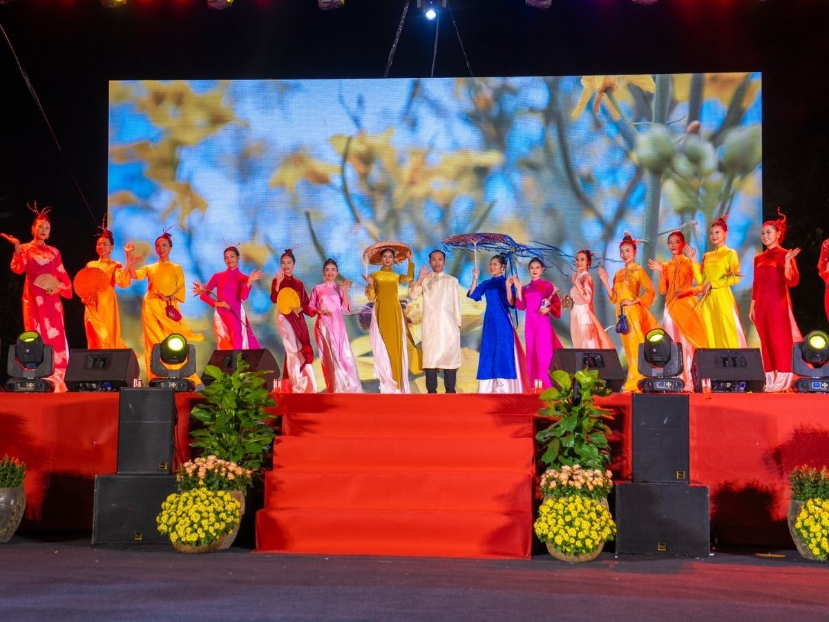 Sức hấp dẫn của Hội xuân Núi Bà Đen 2026 đến từ sự kết hợp hài hòa giữa truyền thống và các chương trình nghệ thuật.