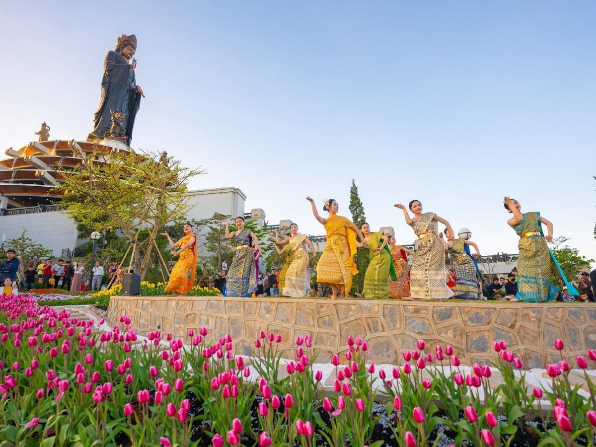 "Thiên đường hoa tulip" vẫn là điểm nhấn nổi bật tại Hội xuân Núi Bà Đen.