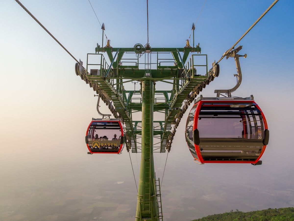 Khu vực quanh núi Bà Đen có đa dạng lựa chọn lưu trú, từ cao cấp tới phổ thông.