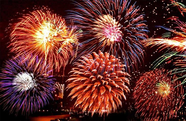 Du khách có thể thưởng thức những màn bắn pháo hoa đặc sắc.