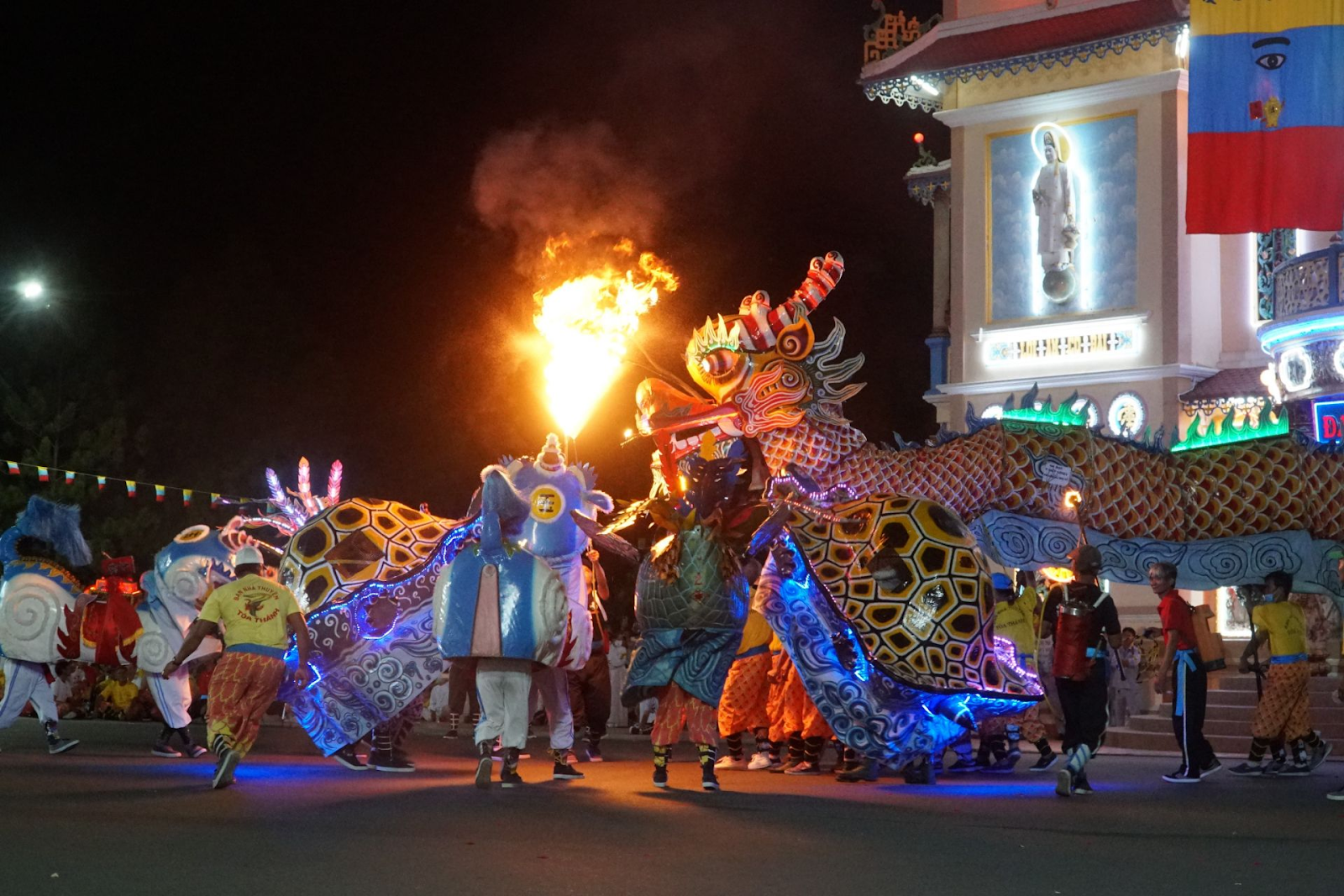 Hoạt động múa Rồng Nhang nổi tiếng tại lễ hội.