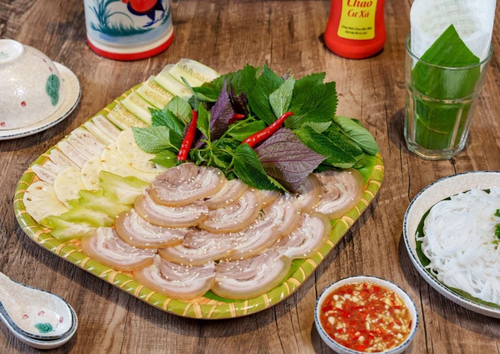 Món bò tơ Tây Ninh hấp mè đầy hấp dẫn. 