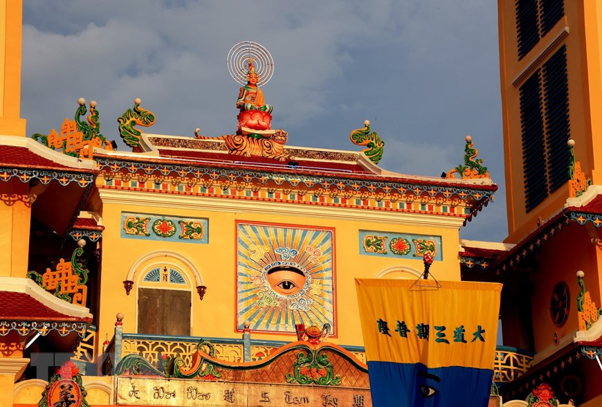 Tòa Thánh Cao Đài sở hữu kiến trúc độc đáo. 