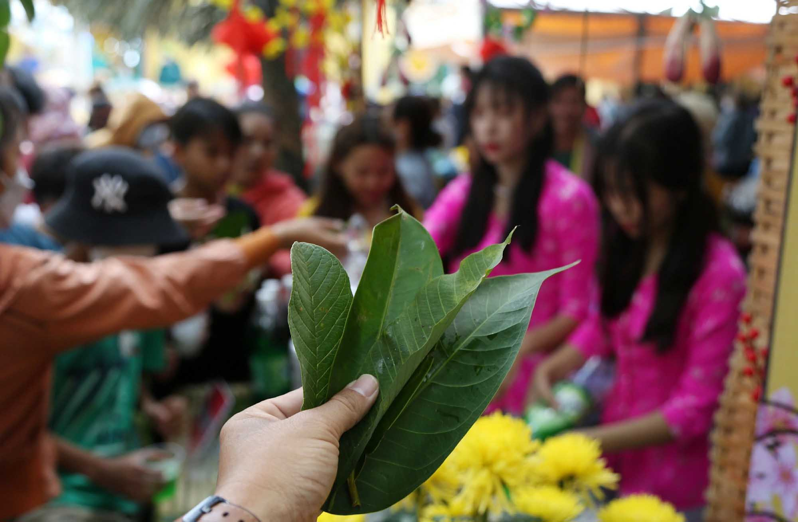 Hoạt động trao đổi bằng lá độc đáo.