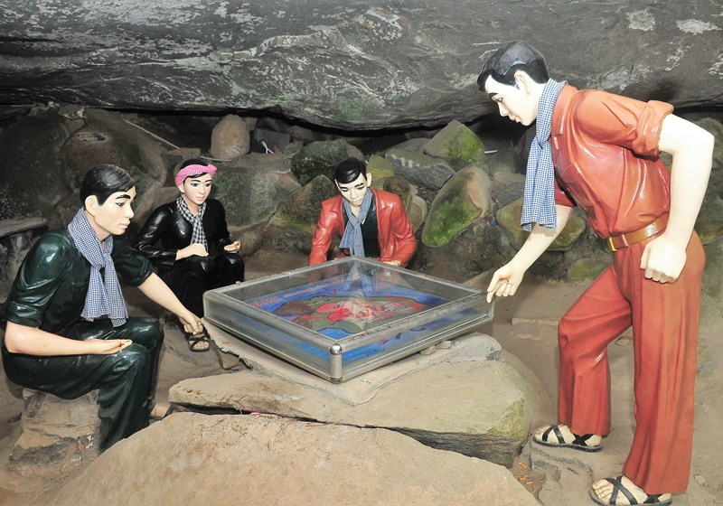 Động Kim Quang một thời rực lửa.