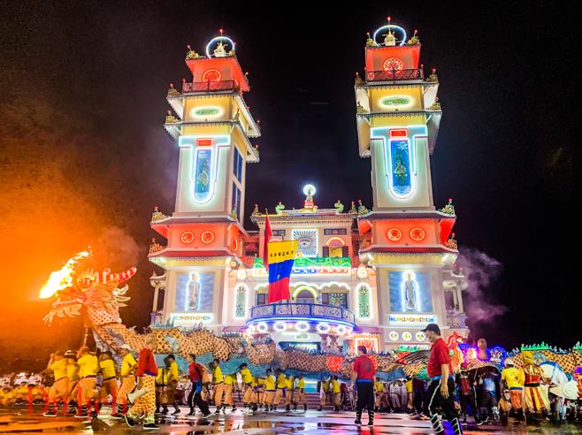 Hoạt động múa Rồng Nhan nổi bật tại lễ hội. 