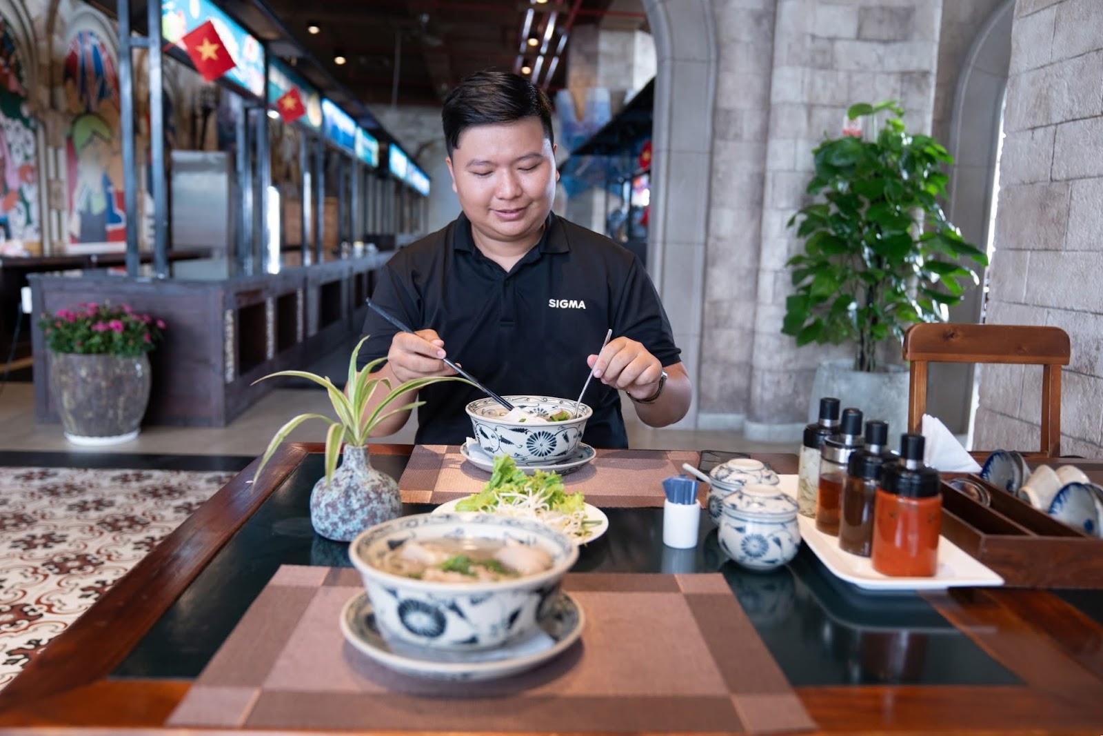 Thực đơn tại nhà hàng như một cách tôn vinh đặc sản Tây Ninh.