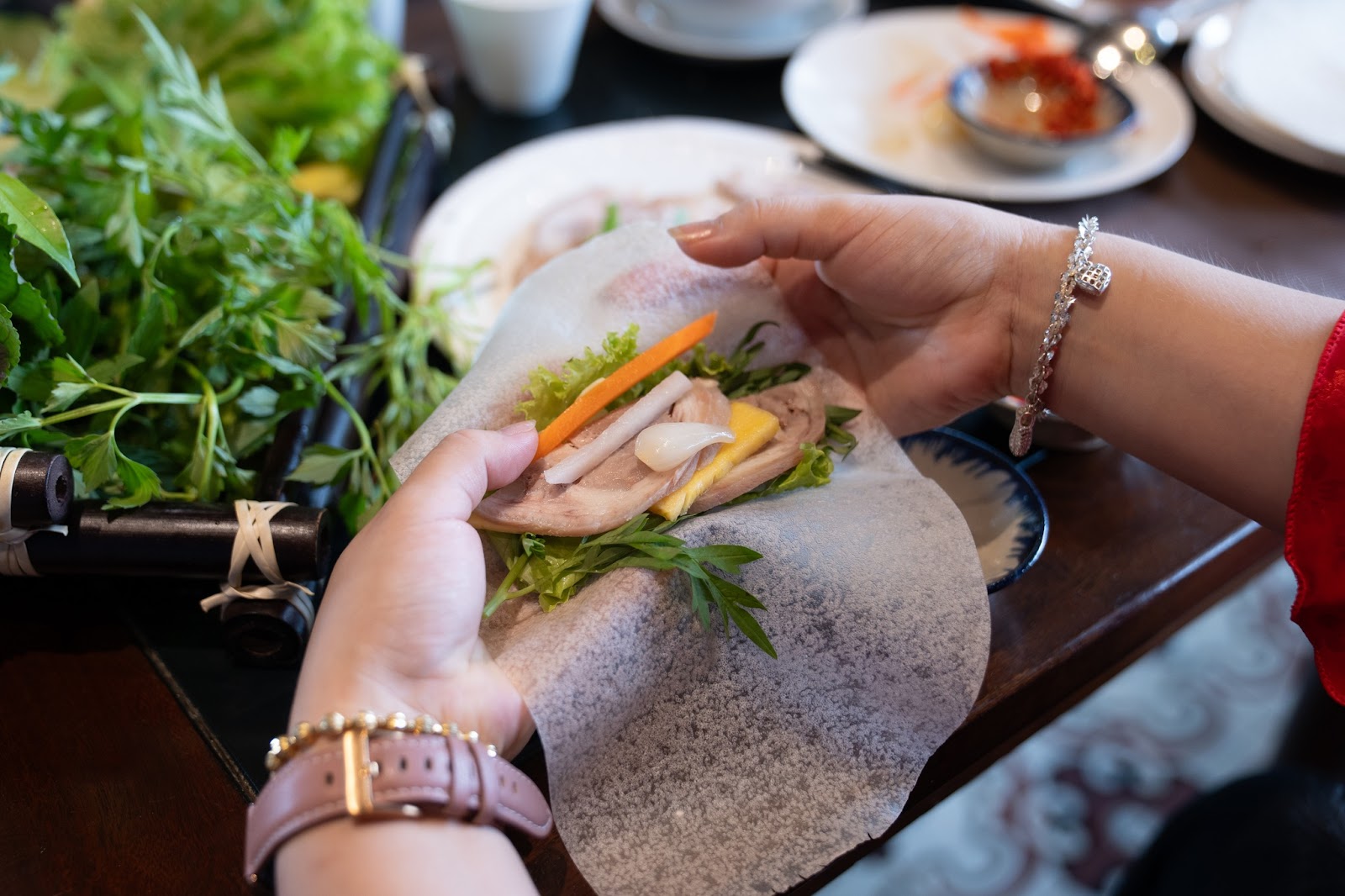 Bánh tráng cuốn Trảng Bàng tại nhà hàng Sol Kitchen mang lại cảm giác gần gũi.